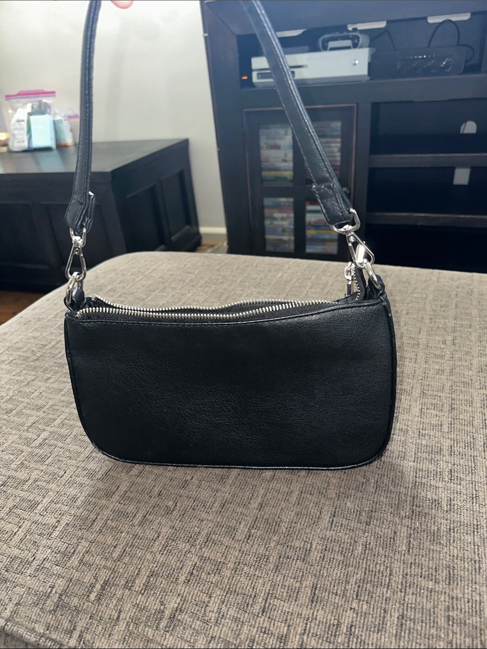 Classic Black Shoulder Bag - Sleek Everyday Style